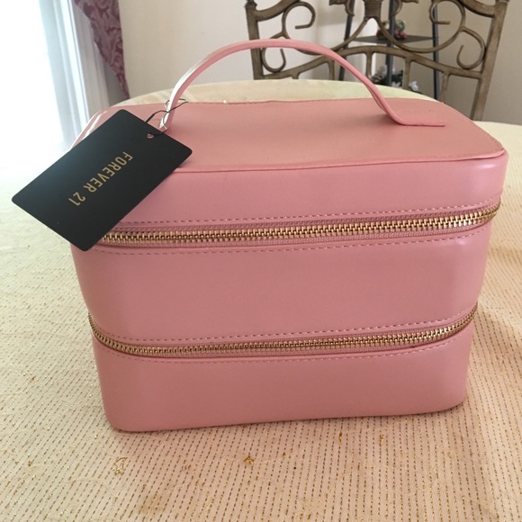 Forever 21 Handbags - FOREVER 21 MAKEUP BAG